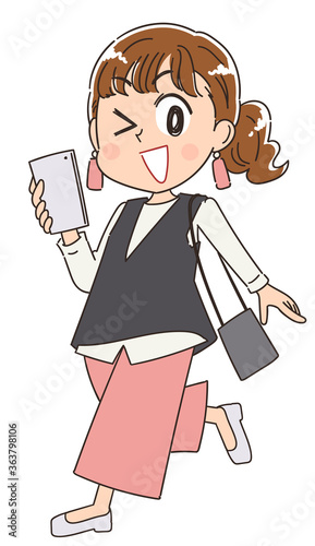 買い物 お出かけする若いオシャレな女性