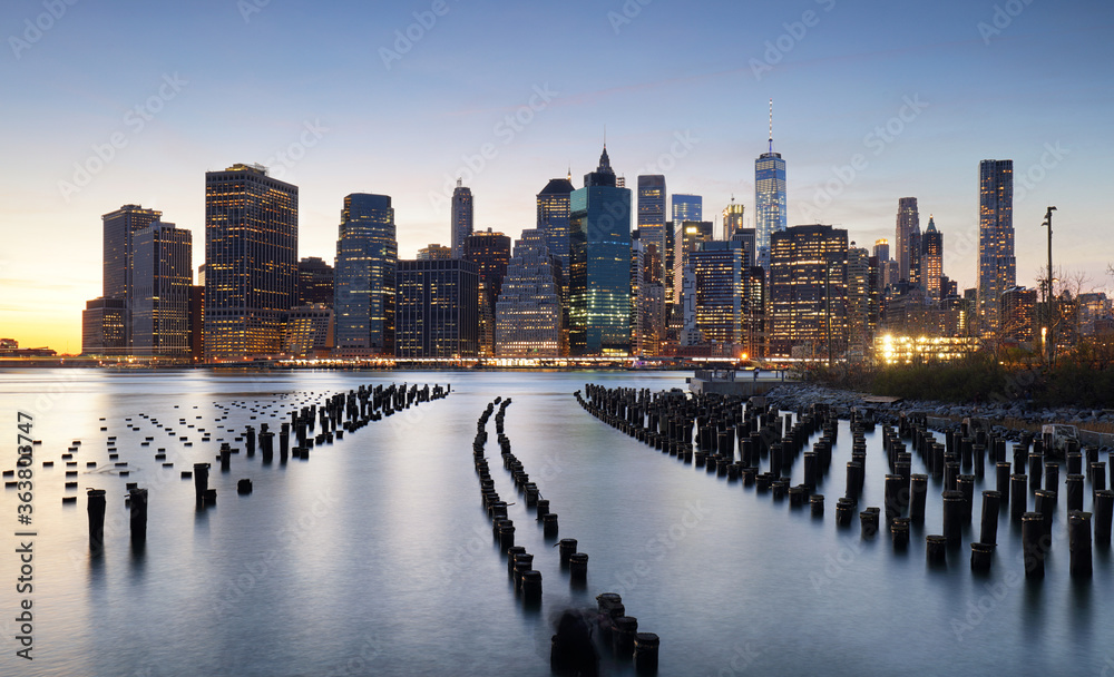 Obraz premium Sunset over Downtown Manhattan, New York