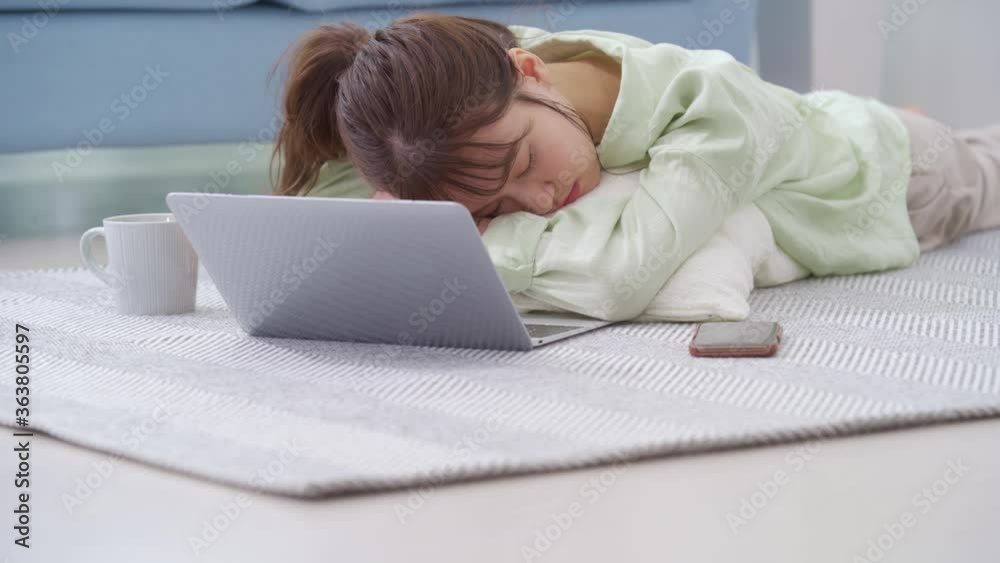 眠る女性 眠る女性