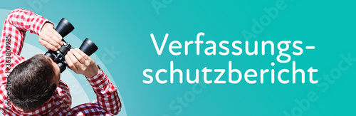 Verfassungsschutzbericht. Mann mit Fernglas aus Vogelperspektive. Beobachtung, Draufsicht, Panorama. Business Text auf blau. Statistik, Wirtschaft photo