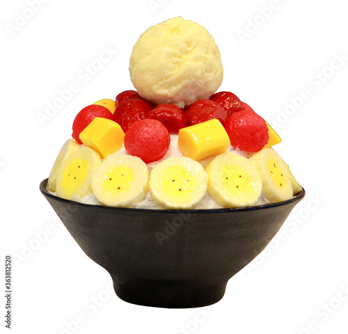 banana bingsu korean shaved ice, same as Bingsu Korean dessert.,White background