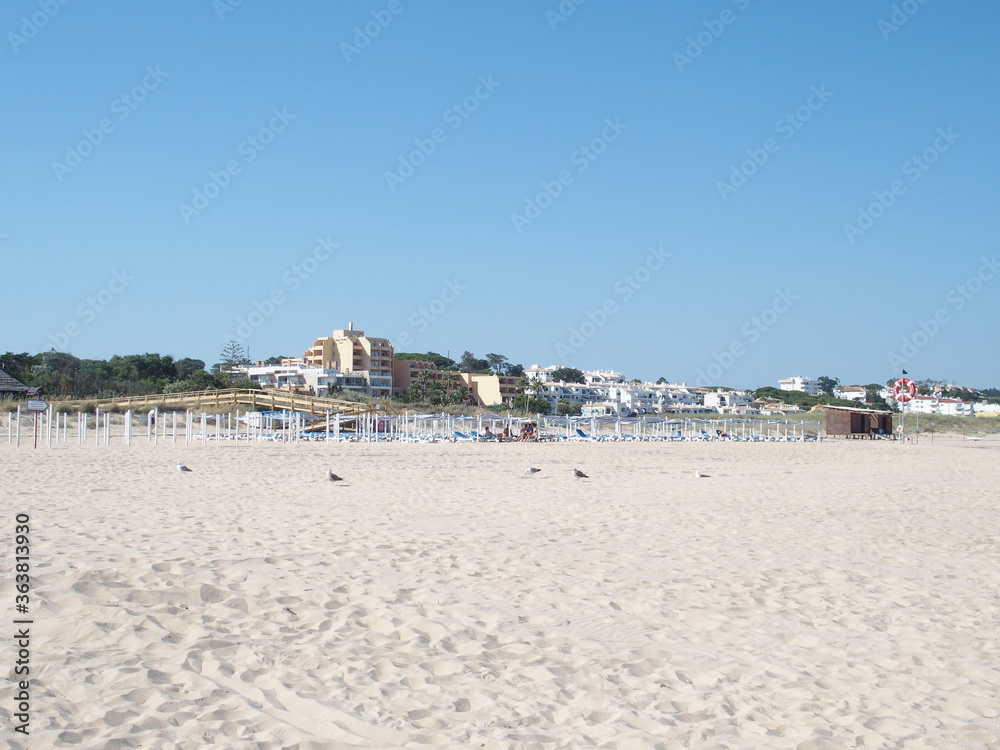 Strand von Meia Praia nahe Lagos Portugal