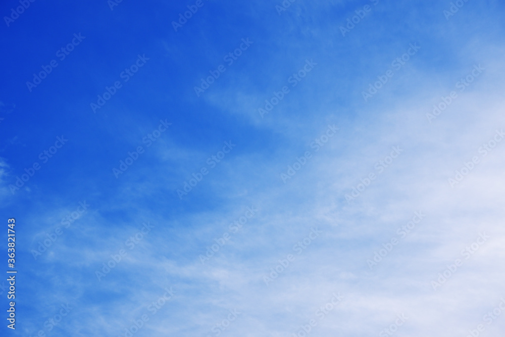 Beautiful blue sky with white cloudy gradations, 空模様、夏空、青と白のグラデーション Beautiful blue sky with white cloudy gradations, 空模様、夏空、青と白のグラデーション