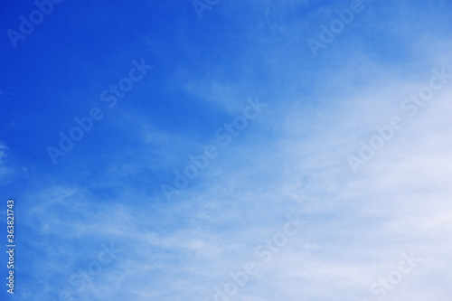 Beautiful blue sky with white cloudy gradations, 空模様、夏空、青と白のグラデーション