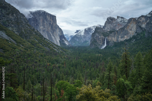 tunnel view in yosemite nationalpark, california, usa