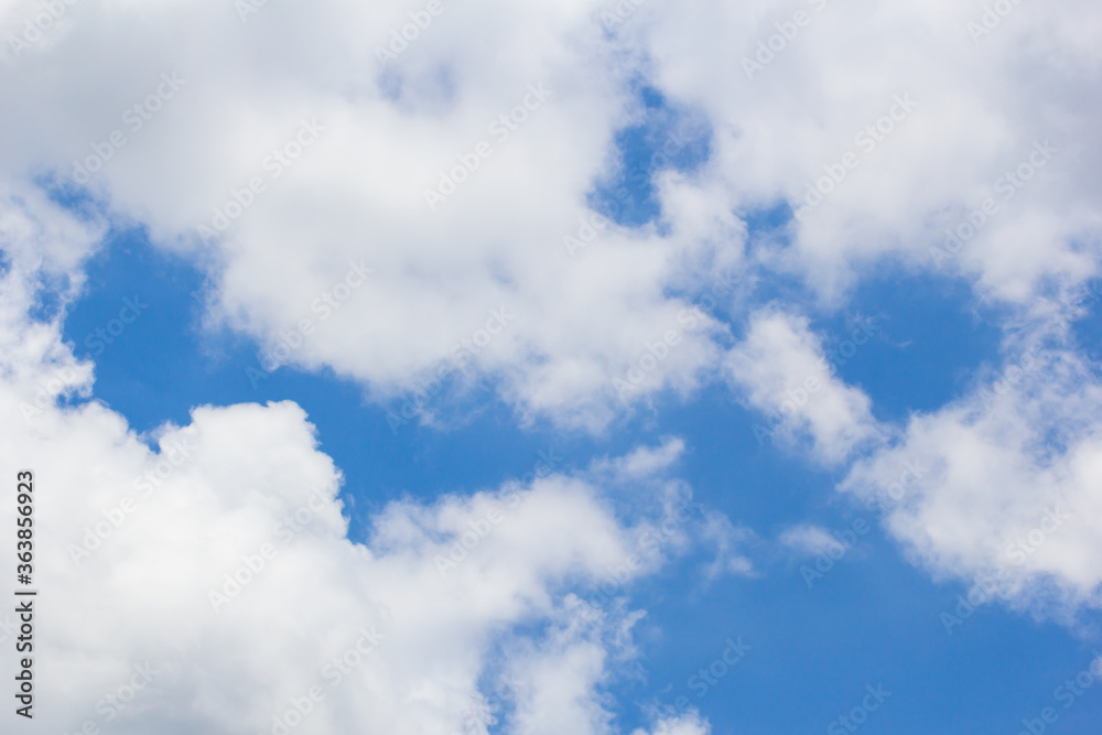 Obraz premium Fantastic soft white clouds against blue sky