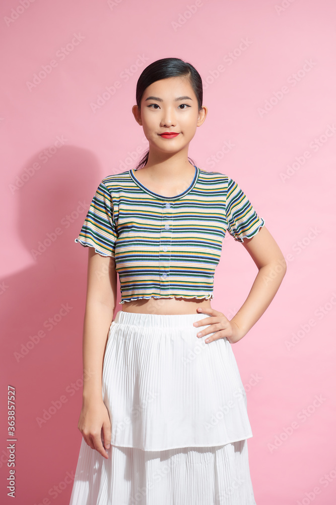 Vietnamese female model with red make up against pink background.