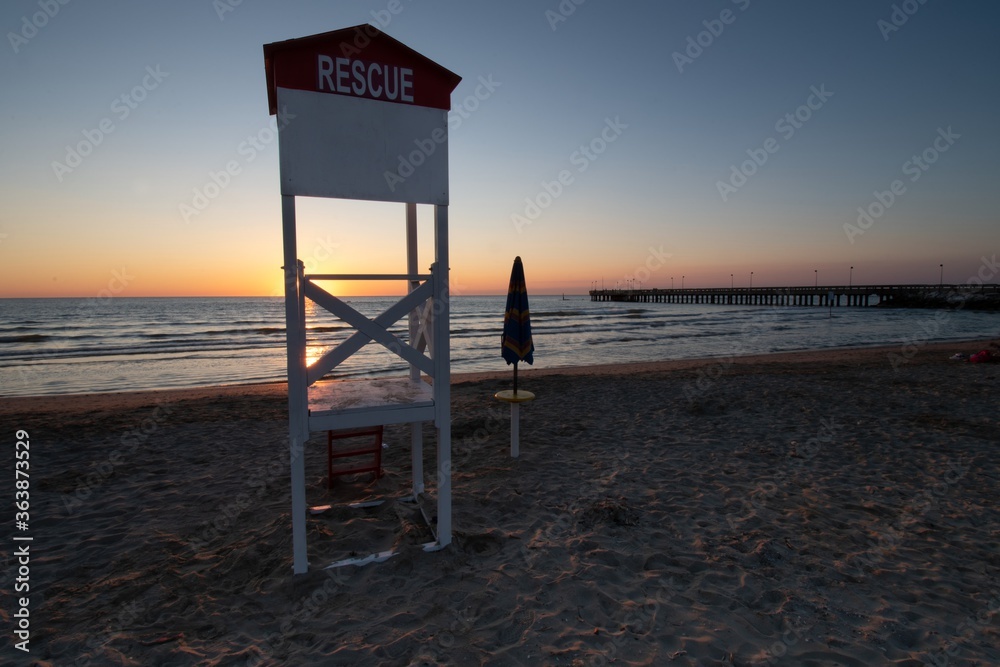 Torretta di salvataggio sulla spiaggia