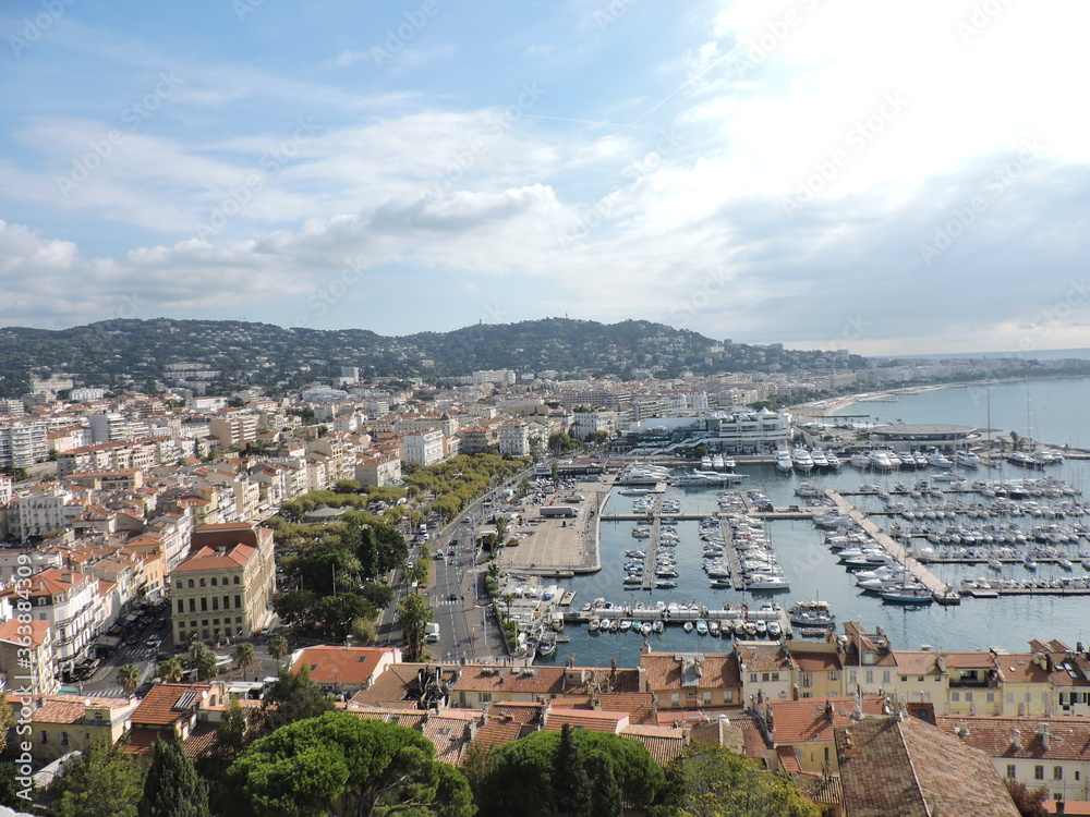 Fototapeta premium City by the water