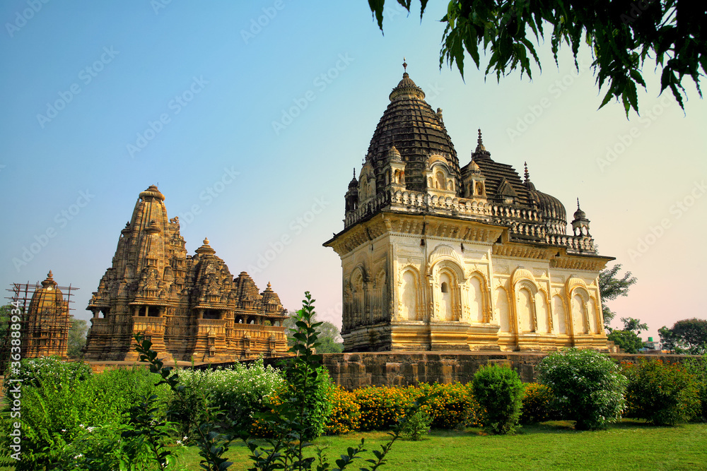 Fototapeta premium Western Group of Temples, Khajuraho, Madhya Pradesh, India. it's an UNESCO world heritage site.