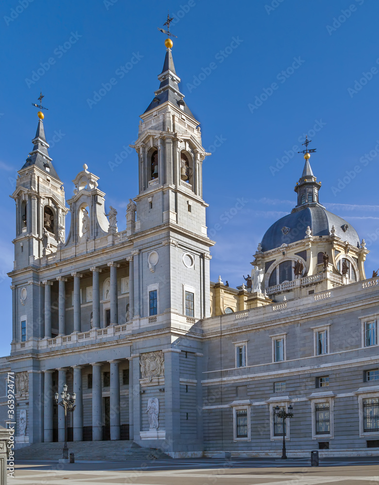 Fototapeta premium Almudena Cathedral, Madrid, Spain