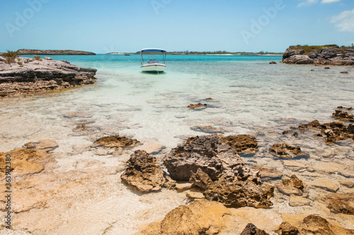 Fototapeta Naklejka Na Ścianę i Meble -  rocky beach and sea
