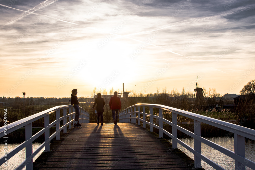 Obraz premium sunset over the bridge