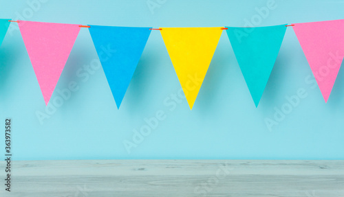 Background for celebration or party. Garland, triangular flag.  お祝い用またはパーティー用背景　ガーランド、三角旗