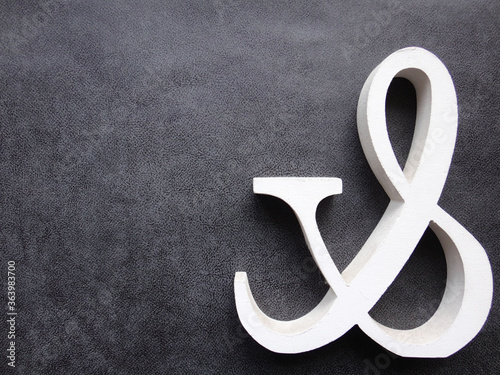 letter i on textured background
