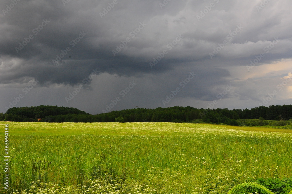 Obraz premium Polska - Mazury - Warmia. Letnia burza.