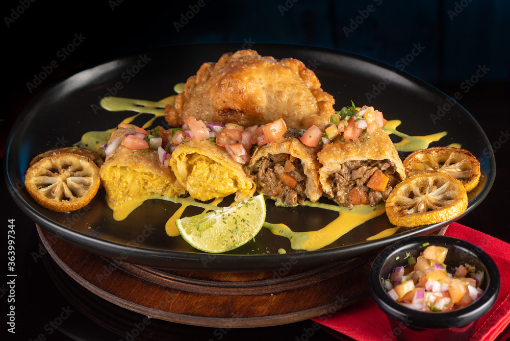 empanadas de carne y aji de gallina empanadas de carne y aji de gallina