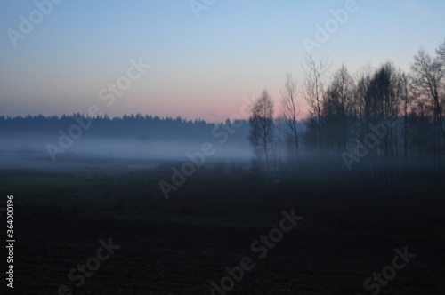 Zachód słońca we mgle