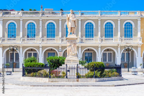 The statue of Dionisiou solomou located in the central solomou square of Zakynthos town !!!