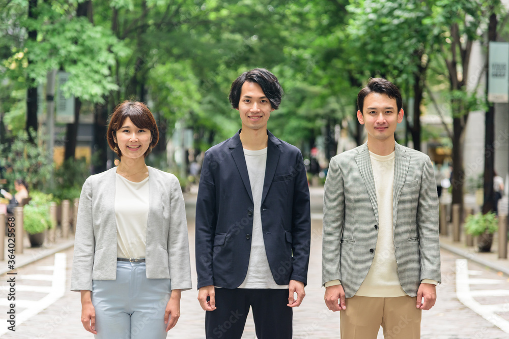 男女 オフィスカジュアル ビジネス 笑顔 男女 オフィスカジュアル ビジネス 笑顔