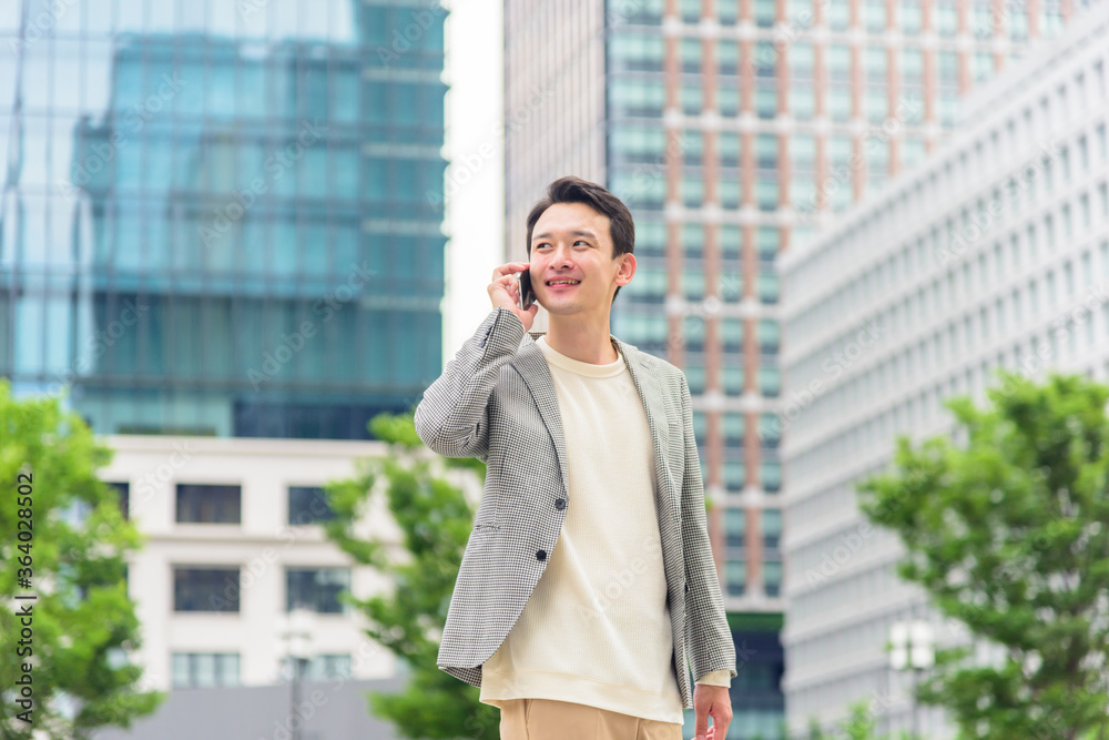 男性 スマートフォン ジャケット ビジネス 男性 スマートフォン ジャケット ビジネス