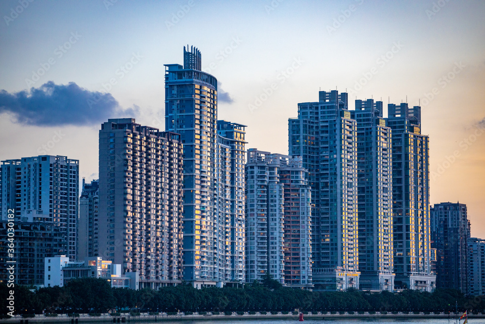 Fototapeta premium city skyline at sunset