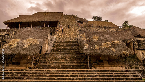 templo maya y grabados de dioses y monstruos en al ciudad maya de ek balam en yucatan mexico photo