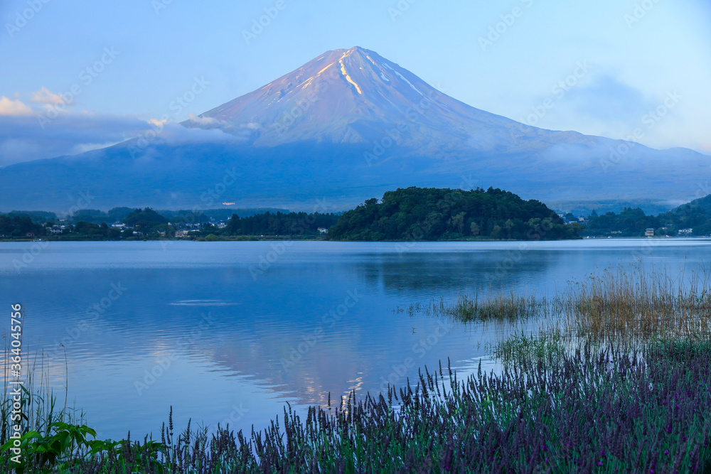夜明けの富士山