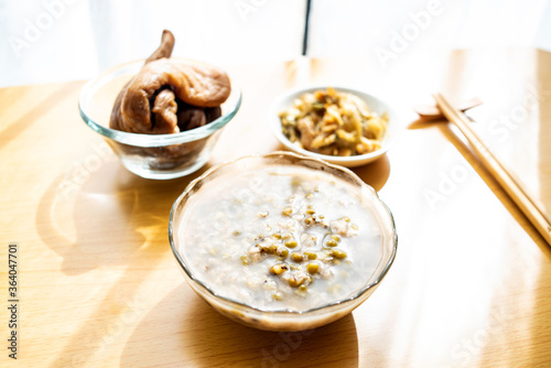 Breakfast mung bean porridge with preserved Chaoshan pickles