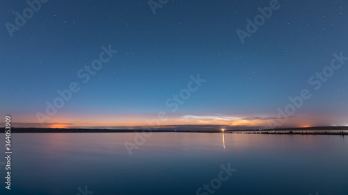 Fotografie Landscape Night starry sky over the lake, astrophotography.