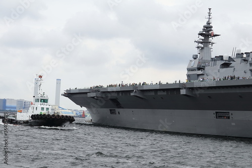 横浜港の海上自衛隊護衛艦