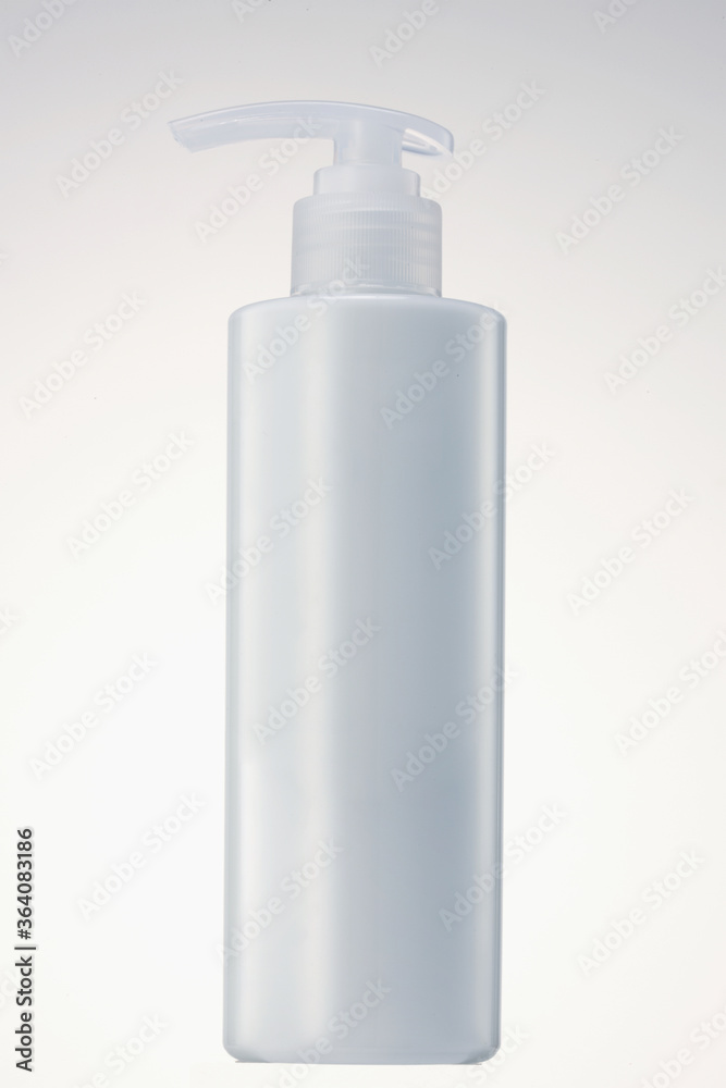 plastic based white pumping container. plastic based white pumping container.