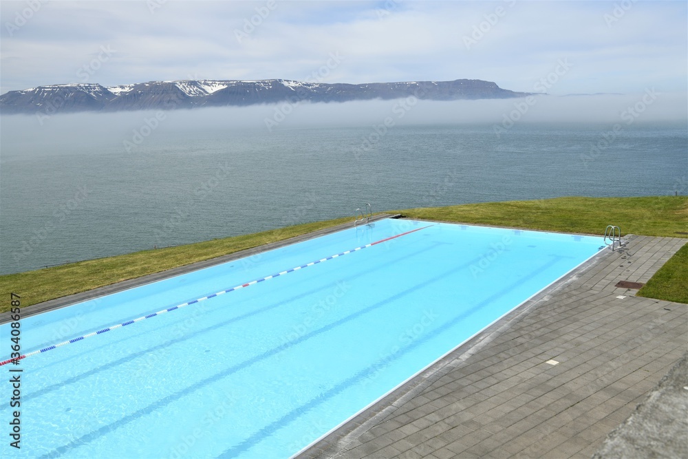 Obraz premium Meeresschwimmbecken und Geothermalbad - Hofsos Island