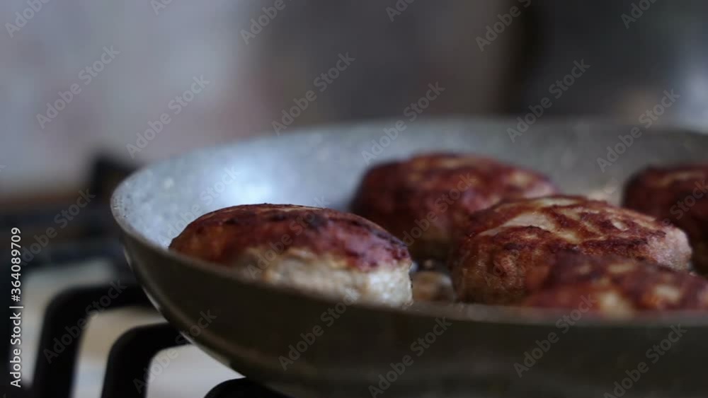 stuffed meat and seasoning are cooked in a pan and fried in a pan stuffed meat and seasoning are cooked in a pan and fried in a pan
