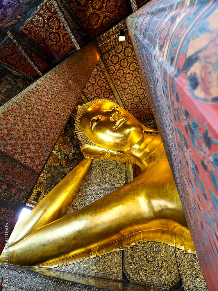golden buddha statue at Wat Pho