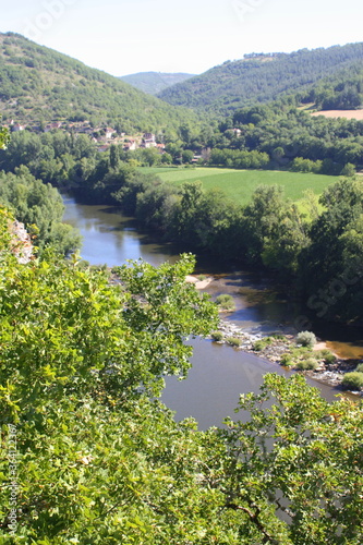 paysage rocheux du lot , rivière la dordogne