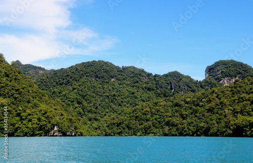 landscape view of small Island in sea of with blue sky and water at langkawi (Malaysia) © ARPIT