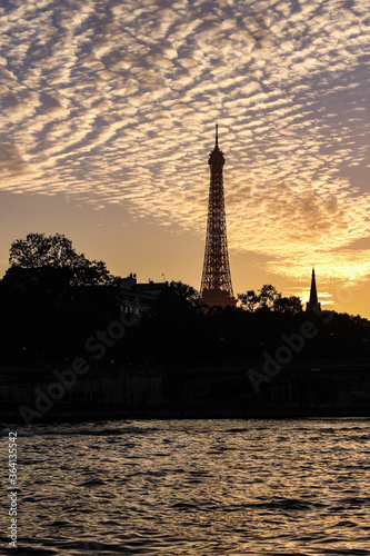 Image of Eiffel tower at sunset. © tanmoythebong