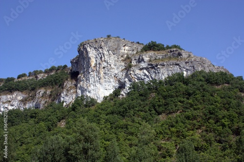 paysage du lot , causses en Occitanie ,et ses falaises