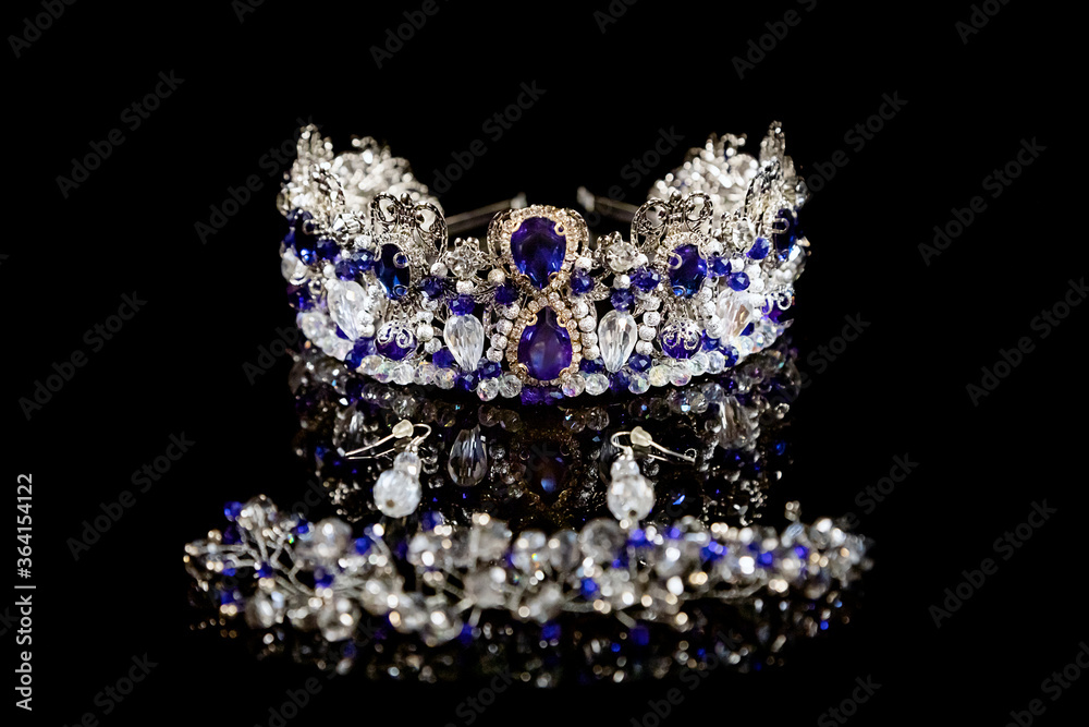 Handmade bead crown on a black background. Handmade jewelry set for special occasions, photo shoots and fashion shows. Handmade hair jewelry. Selective focus. Handmade bead crown on a black background. Handmade jewelry set for special occasions, photo shoots and fashion shows. Handmade hair jewelry. Selective focus.