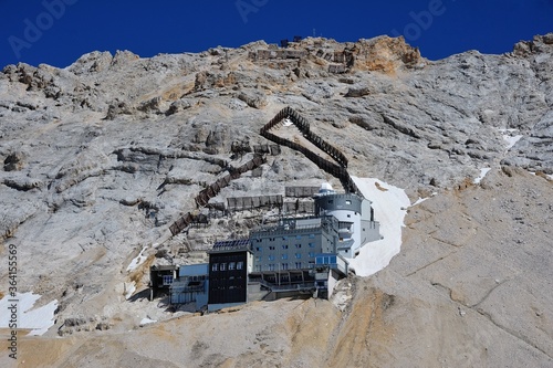 Wallpaper Mural Schneefernerhaus an der Zugspitze Torontodigital.ca