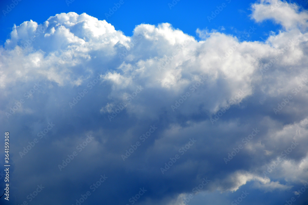 Obraz premium Storm clouds in the evening sky. It will rain