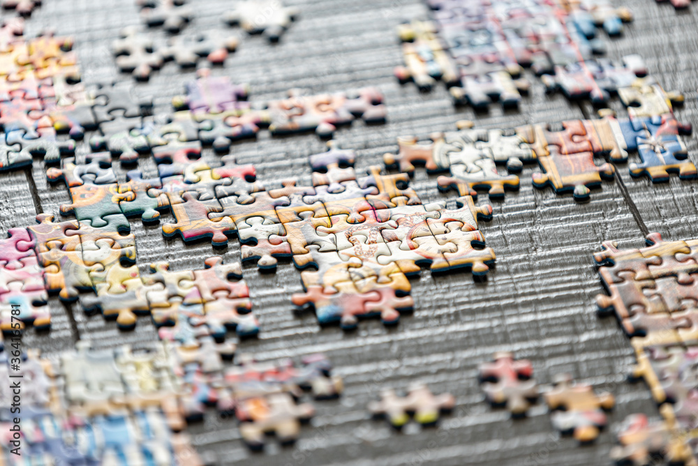 Obraz premium A partially completed puzzle on wood table