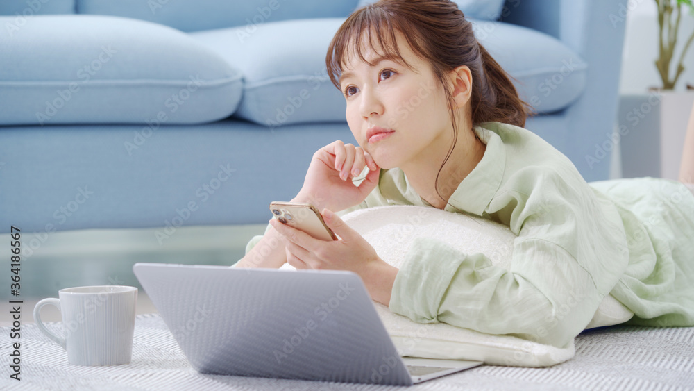 スマートフォン・女性 スマートフォン・女性