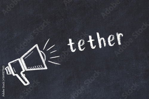 Fotografia Chalk loudspeaker and inscription tether on black chalkboard