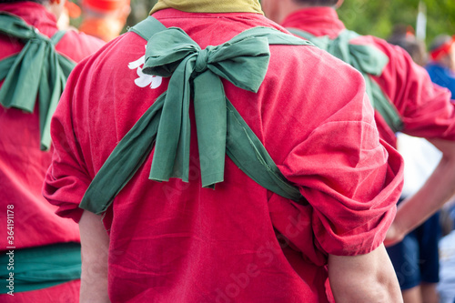 日本の秋祭り灘祭りの襷掛けをしている男性の後ろ姿