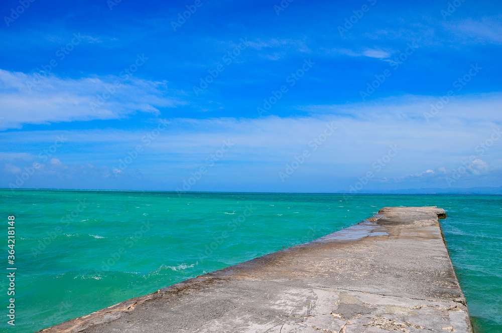 竹富島の西桟橋　A scenic pier in Okinawa