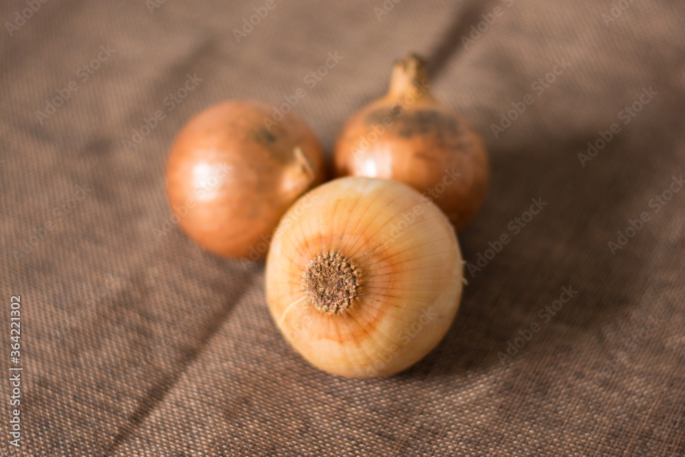 Obraz premium Fresh onions ,fresh raw onions 