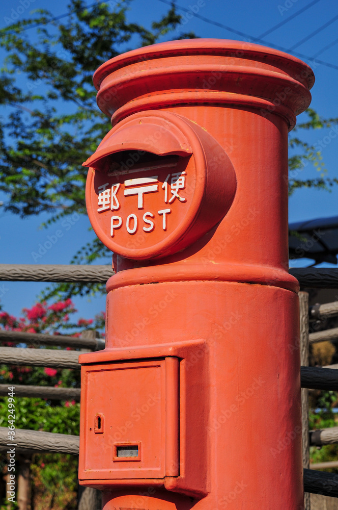 郵便ポスト Japanese old and round post box 郵便ポスト Japanese old and round post box