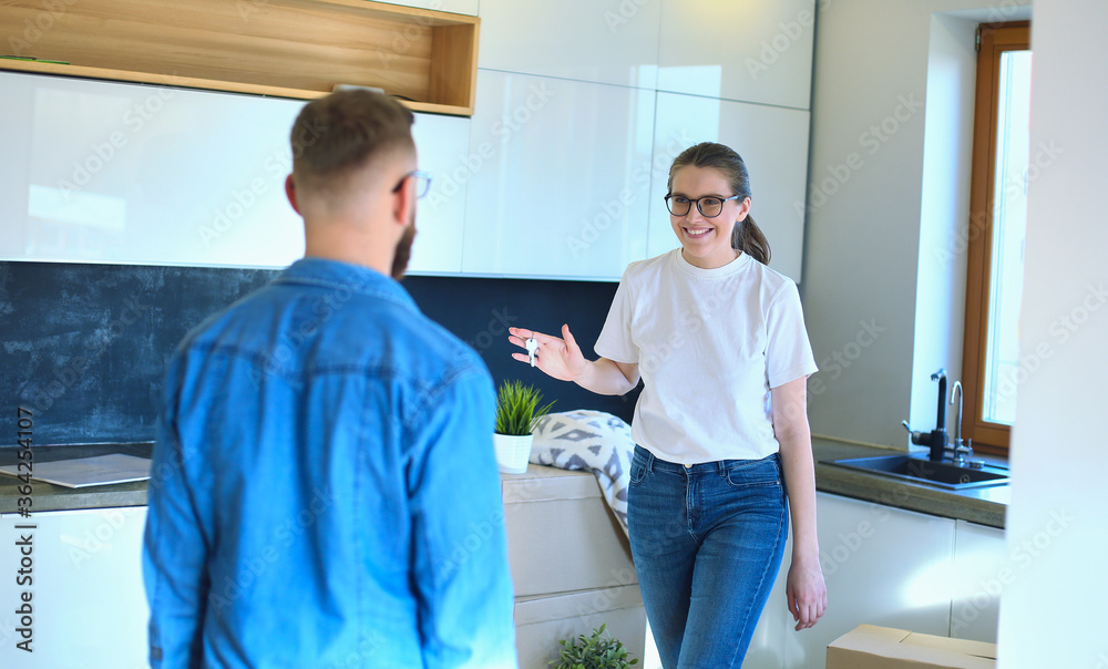 Obraz premium Happy couple hugging in their new house